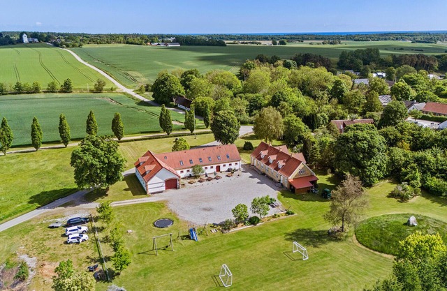 7 bedroom stunning home in Grenaa