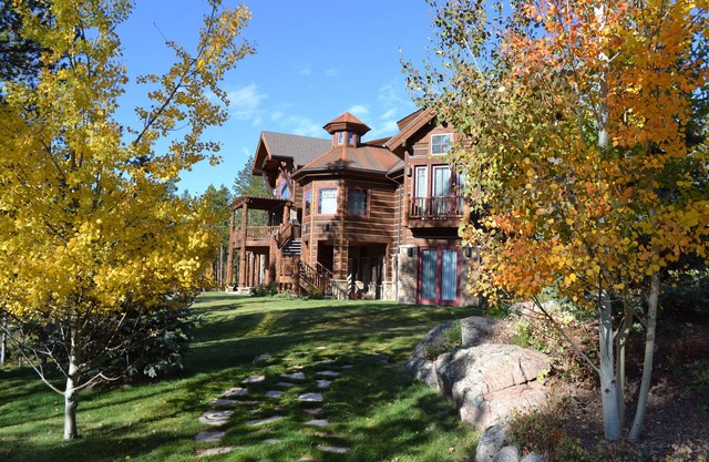 7 bedroom vacation home magnificent views, luxurious interior