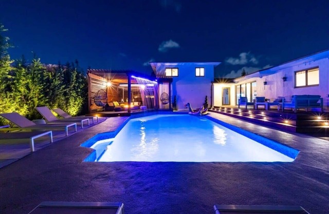 7 Bedroom Villa Catalina Salt Water-Pool BKT Court