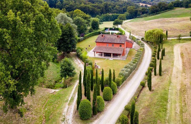 7 bedroom villa rental in the Chianti hills of Tuscany, pool, views