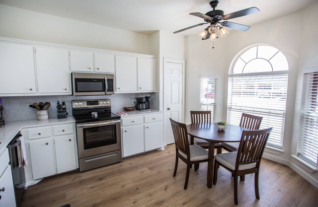 7 Beds by University & Hospitals sleeps 10