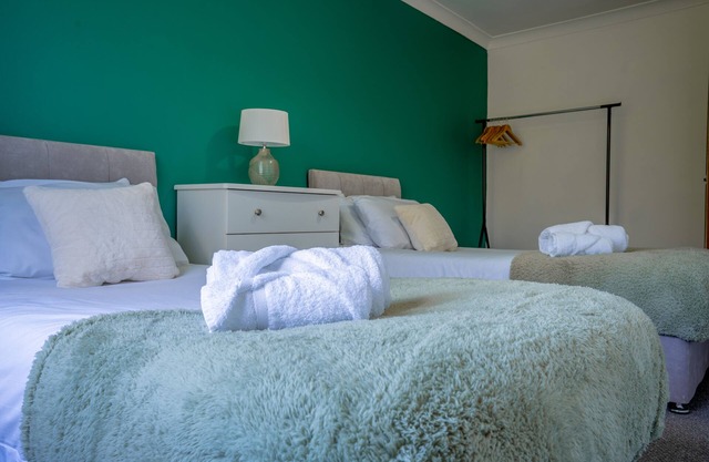 7 beds, perfect for contractors or large groups, free wi-fi
