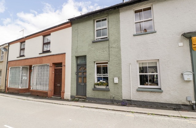 7 BELL STREET, with a garden in Talgarth