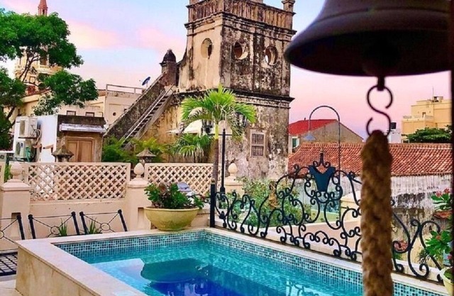 7 BR Mansion in Historic Downtown with Jacuzzi, Swimming Pool and Rooftop