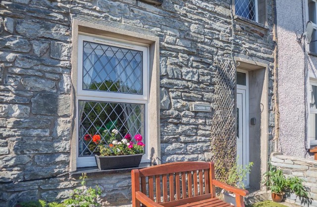 7 Dolydd Terrace