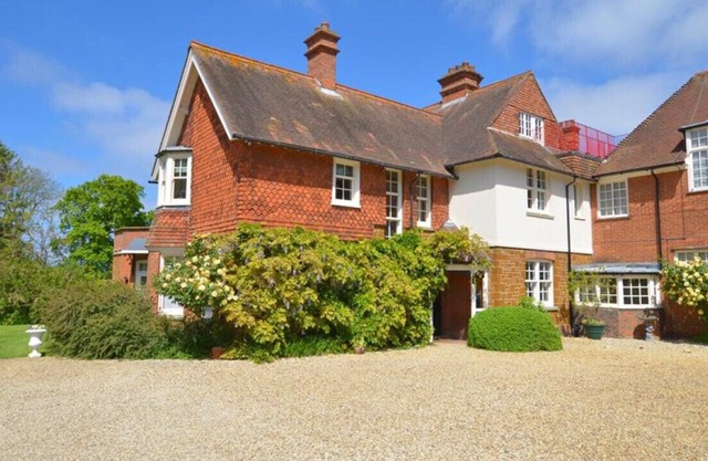 7 Dormy House - Three Bedroom Apartment, Sleeps 6