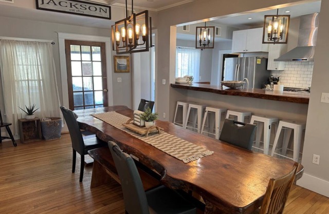 7 Meserve · "The Jackson House", Great Location, Hot Tub, View