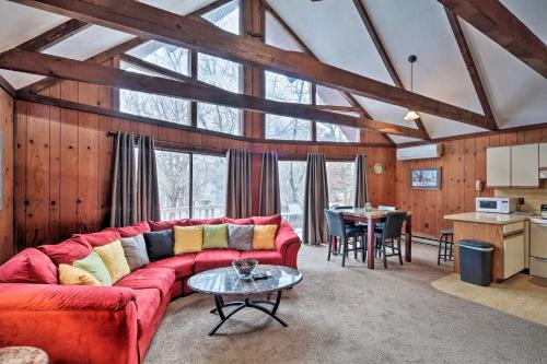 7 miles to State Park Poconos Getaway with Deck!