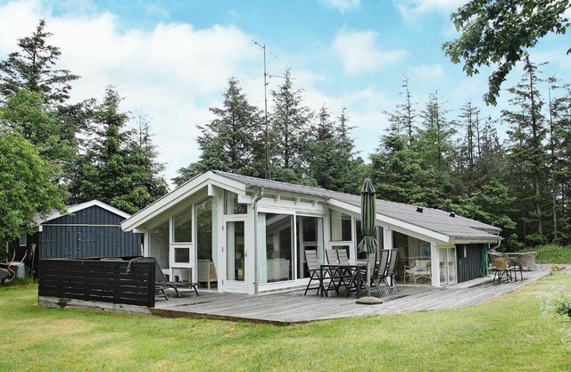 7 person holiday home in lb k