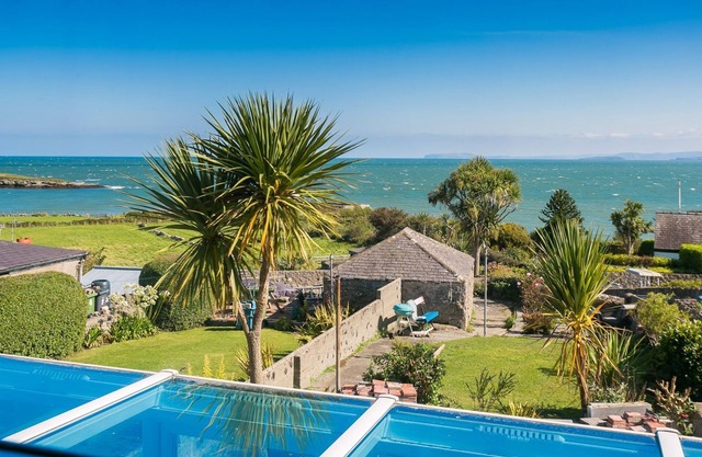 7 Seaview - sleeps 4 guests in 2 bedrooms