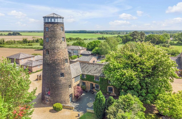 7 Storey Listed Windmill, dog friendly with outdoor pool & bbq