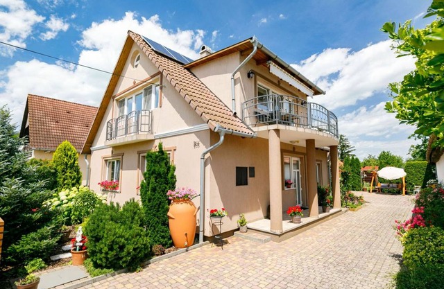 Balaton Persons 