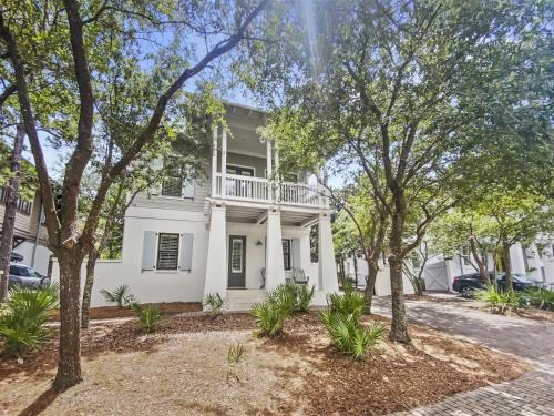 70 Pinecrest