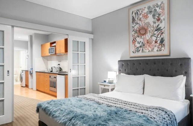 708 Enchanting Urban Oasis 1BR+Balcony CBD