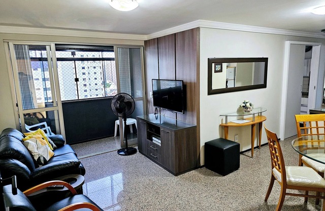 70m2, 2 Quartos, 2 Varandas, Cozinha, Serviço e 2 Garagens Privativas e Lazer