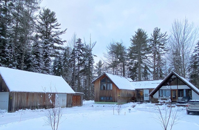 70SC rustic ski chalet close to Cannon, Franconia Bretton Woods!