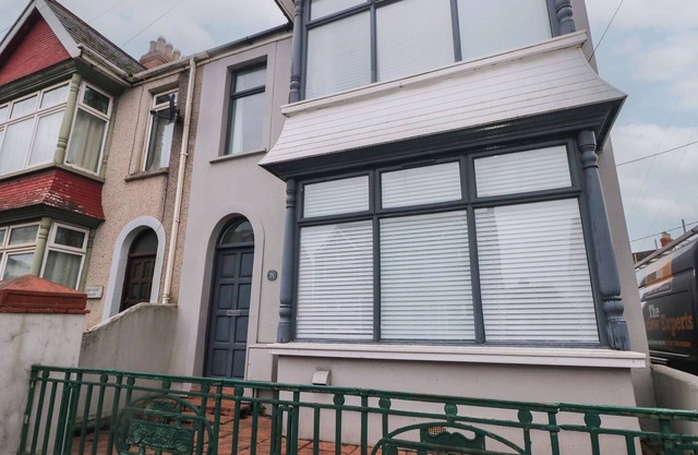 71 GREAT NORTH ROAD, pet friendly, with a garden in Milford Haven