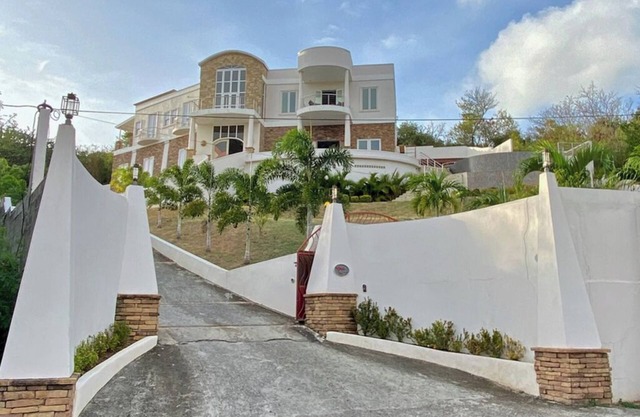 7200 sq ft Amazing Villa overlooking Cabot and Cas En Bas Beach
