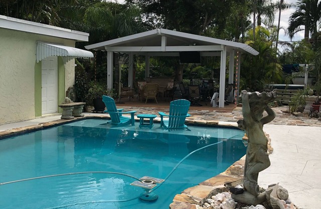 750 Square Foot Guest House Located in Cutler Bay. 1 Bedroom/1 Bath