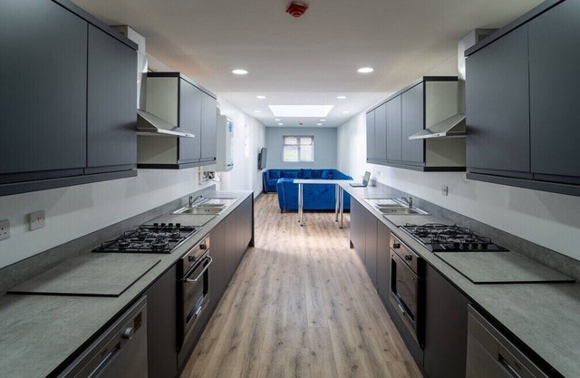 76 Bournbrook Road Equipped Studios Near QE