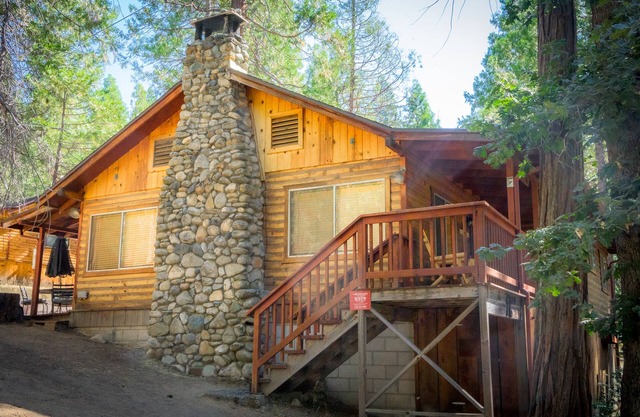 (76) Howard's Retreat at The Redwoods In Yosemite
