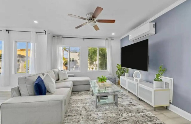 7BR Massive Beach Retreat Sleeps 26 Steps to Ocean