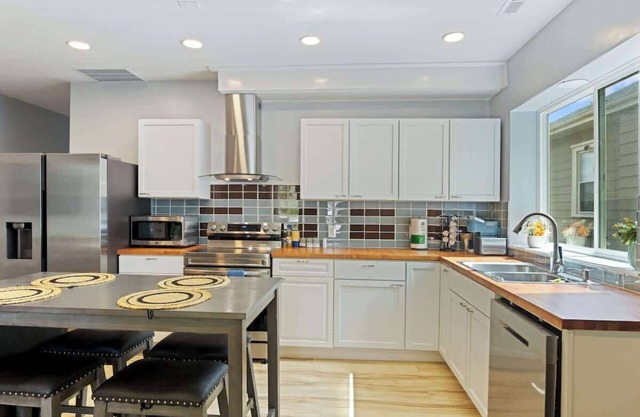 7Mi Louisville Pet-Friendly Home