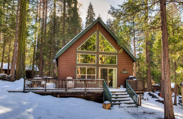 (7S) Wawona Chalet at The Redwoods In Yosemite