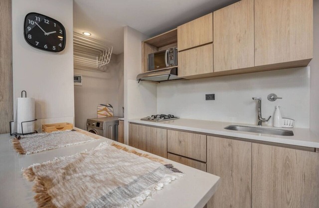 7th floor modern apartment close to parque lleras