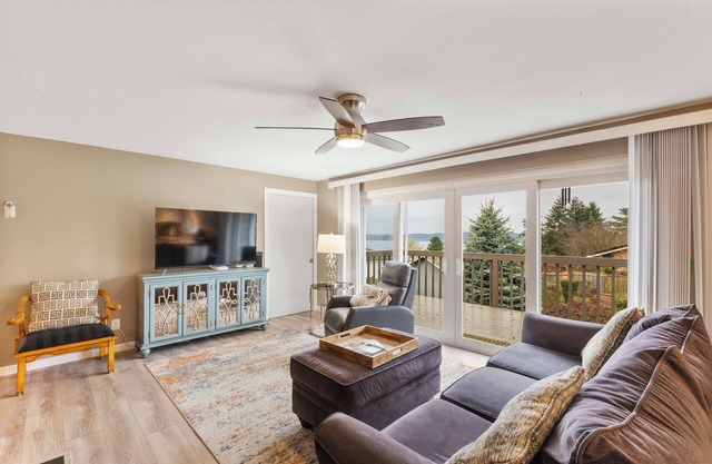 8 Bed Exec Lux Stay w/Marine Views
