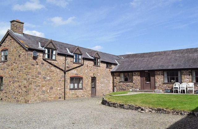 8 bedroom accommodation in Craven Arms