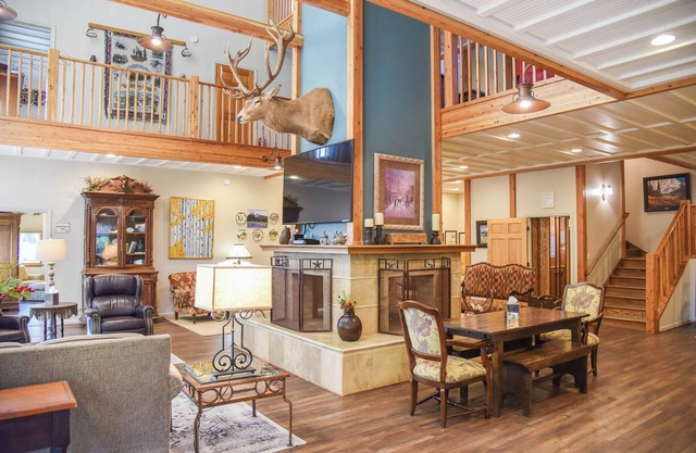 8 bedroom accommodation in Red River