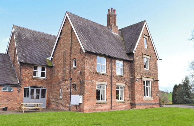 8 bedroom accommodation in Somersal Herbert, Ashbourne
