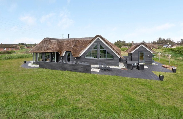 8 bedroom amazing home in Ringkøbing