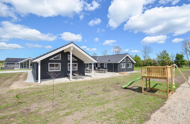 8 bedroom beautiful home in Grenaa