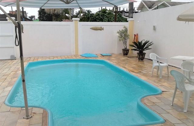 8 BEDROOM HOUSE WITH CENTRAL SWIMMING POOL 400M FROM THE BEACH