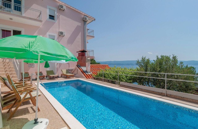 8 bedroom stunning home in Omis