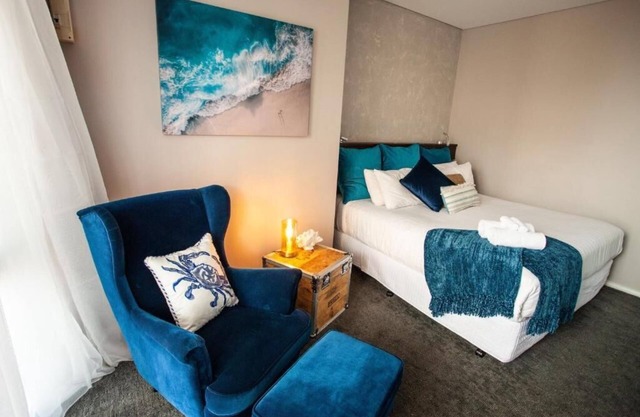 8 boutique king suites in the heart of Fremantle. Perfect for your Xmas getaway.