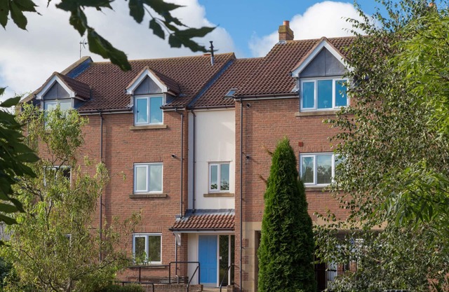 8 EUREKA MEWS, country holiday cottage, with a garden in Durham