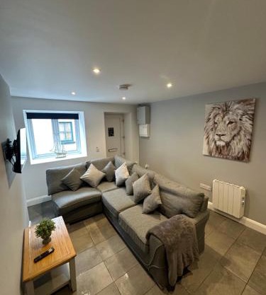 8 Eyre Square Lane