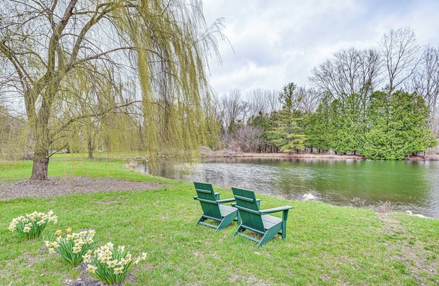 8 Mi to Lake Michigan: Creative Retreat w/Deck!