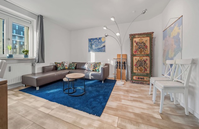 8 min metro to Marienplatz 120 m² Schwabing - 3 BR - 2.5 bath - private parking
