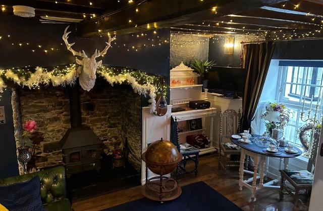 8 Opera Suites, Llangollen