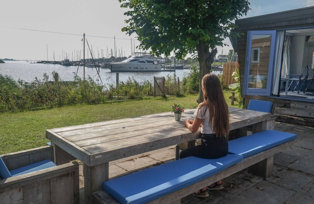 8 pers Chalet Carla in front of the Lauwersmeer and own fishing pier