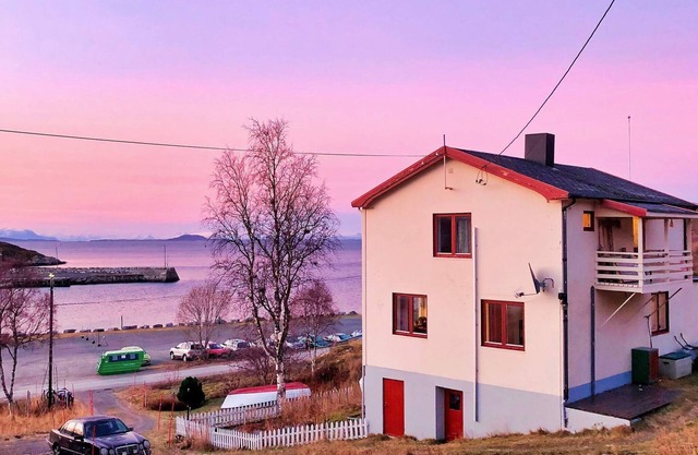 8 person holiday home in STONGLANDSEIDET