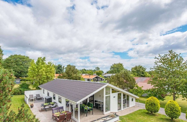 8 person holiday home in Juelsminde-By Traum