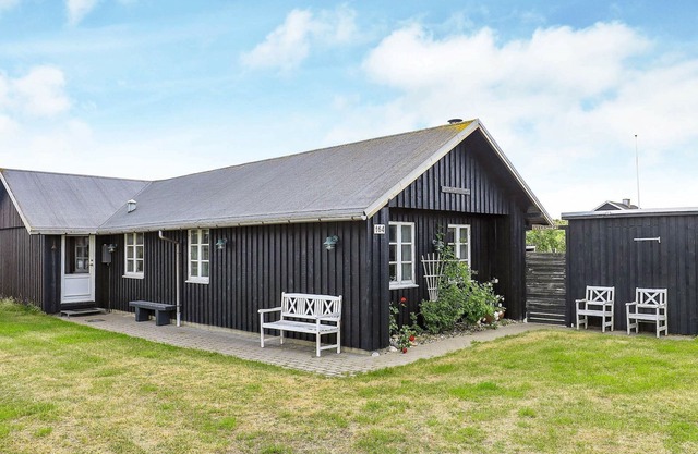 8 person holiday home in Ringkøbing-By Traum