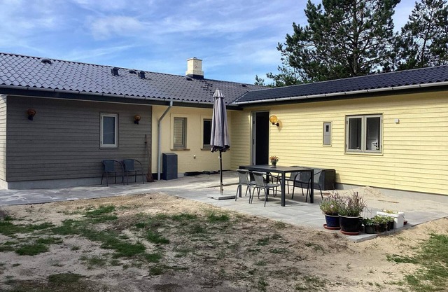 8 person holiday home in Blåvand-By Traum