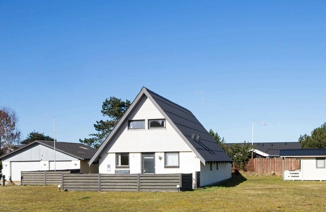 8 person holiday home in Glesborg-By Traum