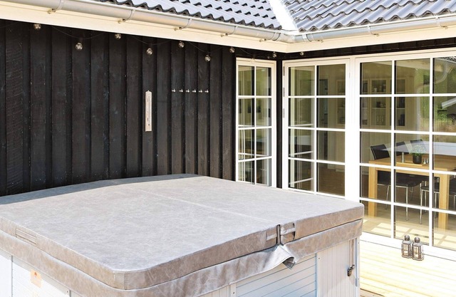 8 person holiday home in Hadsund-By Traum